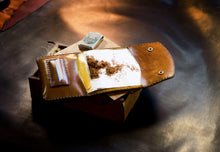 Load image into Gallery viewer, ტყავის სათუთუნე - (C-103)