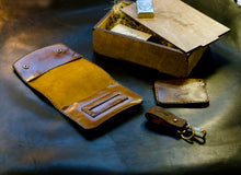 Load image into Gallery viewer, ტყავის სათუთუნე - (C-103)