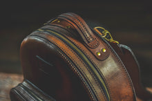 Load image into Gallery viewer, F-116 | ზურგჩანთა/ნატურალური ტყავი/ხელით შეკერილი