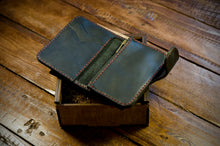 Load image into Gallery viewer, ბაიკერული საფულე ჩამკეტით - (P-111)