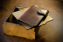 Load image into Gallery viewer, ბაიკერული საფულე ჩამკეტით - (P-111)