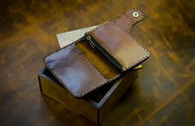 Load image into Gallery viewer, ბაიკერული საფულე ჩამკეტით - (P-111)