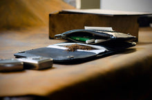 Load image into Gallery viewer, C-102 | სათუთუნე/ნატურალური ტყავი