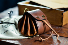 Load image into Gallery viewer, ტყავის ხელნაკეთი ქისა/ჩანთა - (H-107)