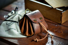 Load image into Gallery viewer, ტყავის ხელნაკეთი ქისა/ჩანთა - (H-107)