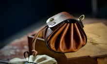 Load image into Gallery viewer, ტყავის ხელნაკეთი ქისა/ჩანთა - (H-107)