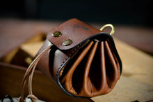 Load image into Gallery viewer, ტყავის ხელნაკეთი ქისა/ჩანთა - (H-107)