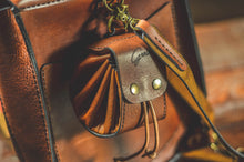 Load image into Gallery viewer, ტყავის ხელნაკეთი ქისა/ჩანთა - (H-107)