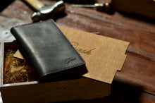 Load image into Gallery viewer, P-118 | საპასპორტე საფულე/ნატურალური ტყავი/უნისექსი