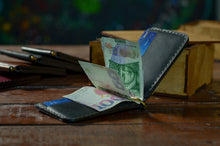 Load image into Gallery viewer, B-109 | Bi-fold საფულე ფულის დამჭერით/ კაცი
