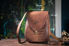 Load image into Gallery viewer, F-112 | ტყავის ზურგჩანთა/ ქალი