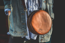 Load image into Gallery viewer, ტყავის ხალნაკეთი ჩანთა - (F-111)