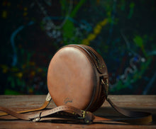 Load image into Gallery viewer, ტყავის ხალნაკეთი ჩანთა - (F-111)