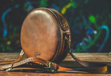 Load image into Gallery viewer, ტყავის ხალნაკეთი ჩანთა - (F-111)