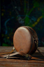 Load image into Gallery viewer, ტყავის ხალნაკეთი ჩანთა - (F-111)