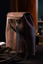 Load image into Gallery viewer, F-137 | ტყავის ზურგჩანთა, უნისექსი
