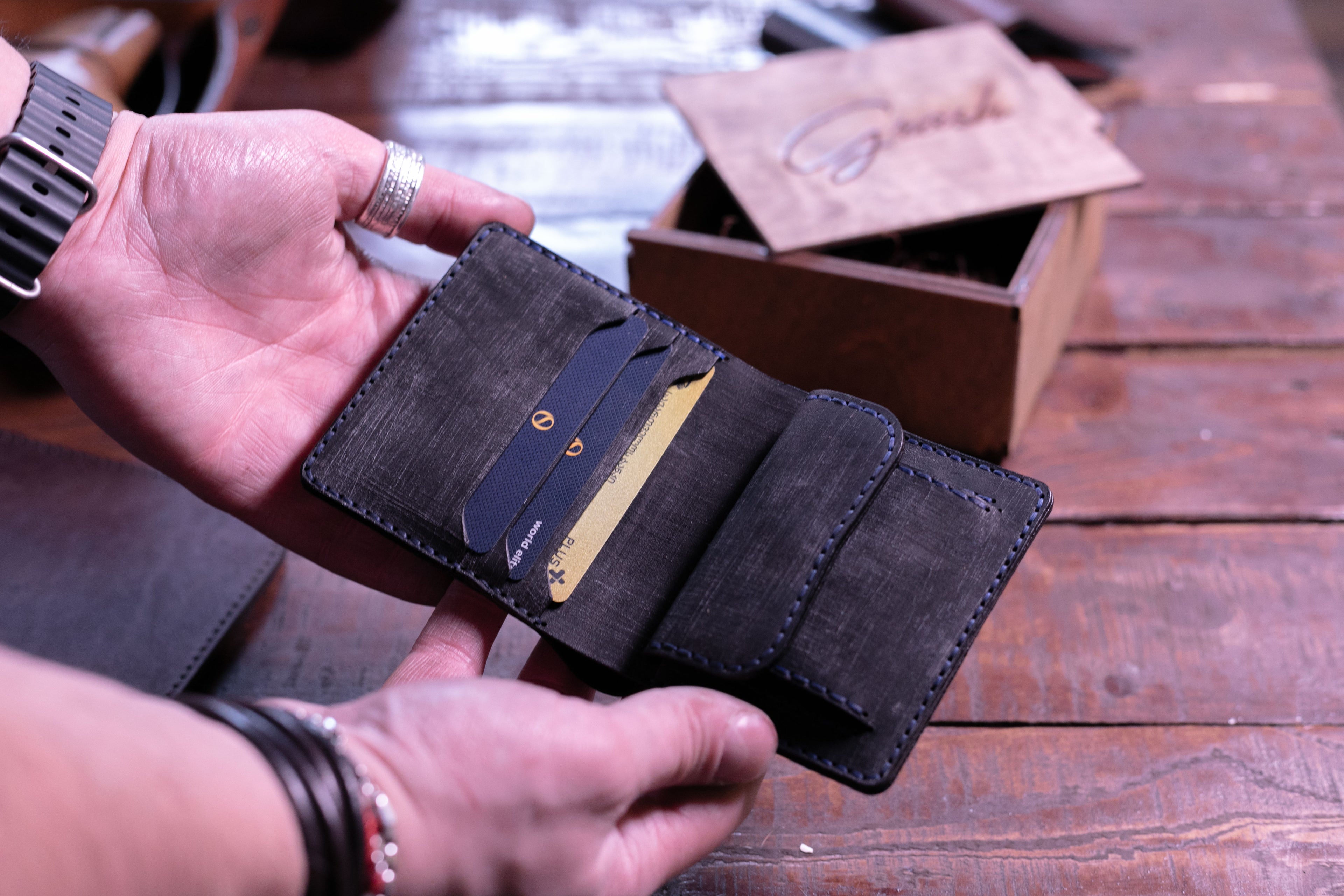 Bi-fold საფულე სახურდით (B-119)