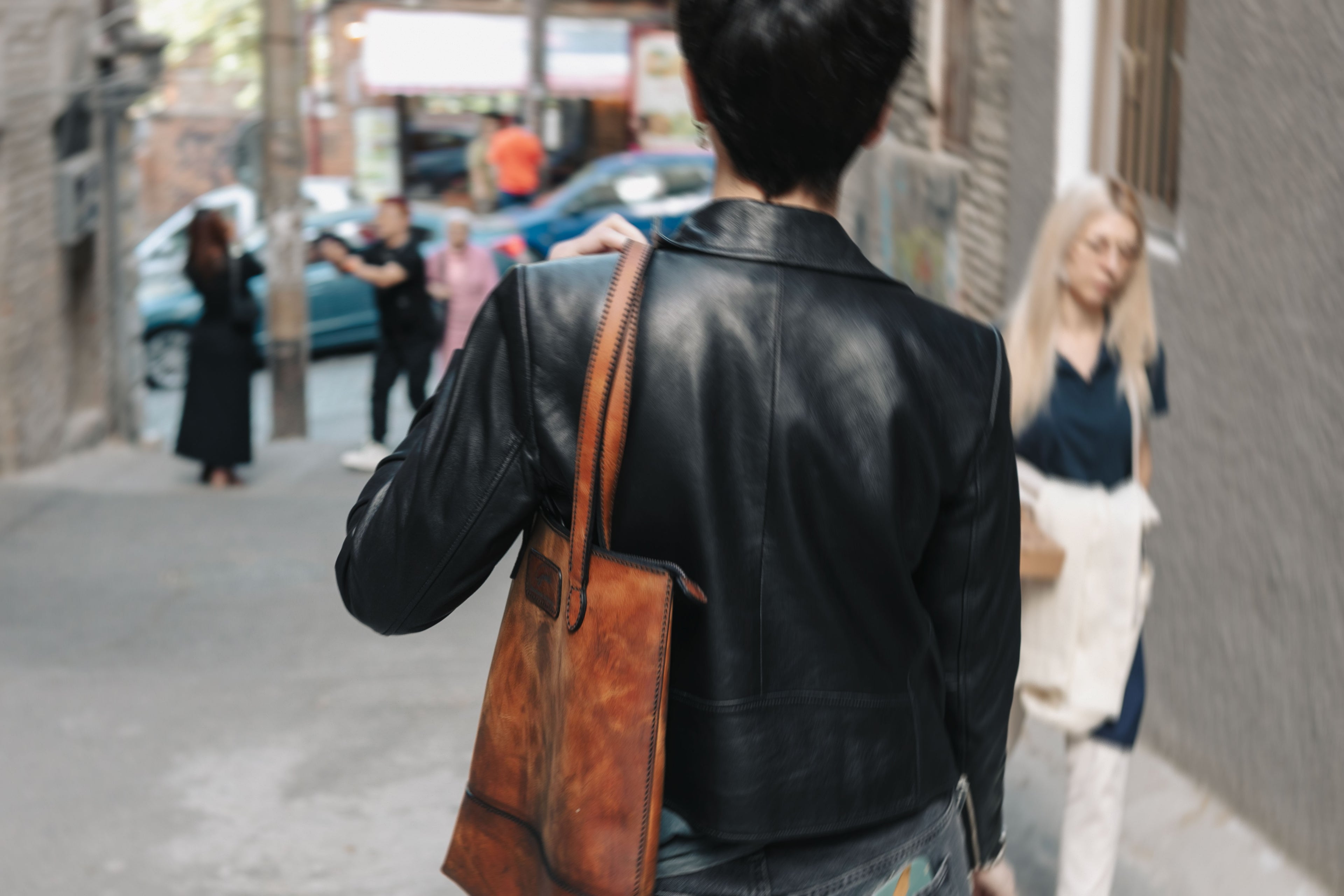 F-129 | ტყავის ჩანთა/Tote Bag