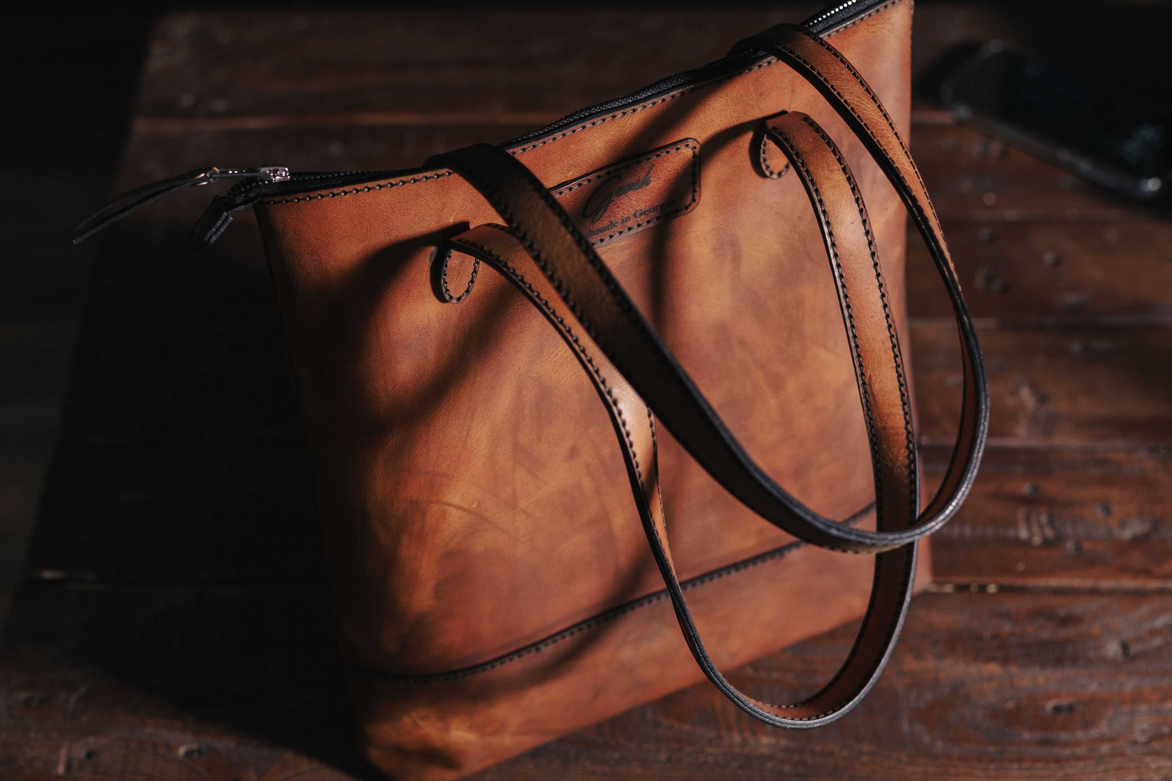 F-129 | ტყავის ჩანთა/Tote Bag