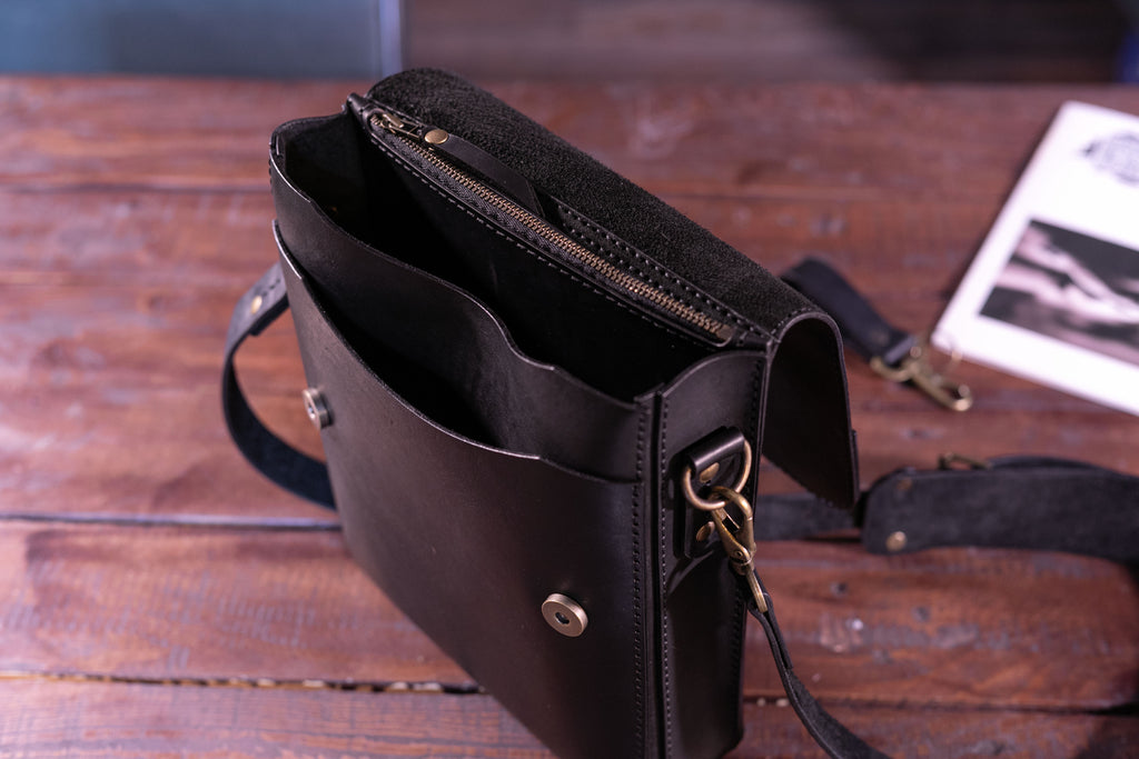 F-107 | ტყავის ჩანთა/Crossbody (Size L)