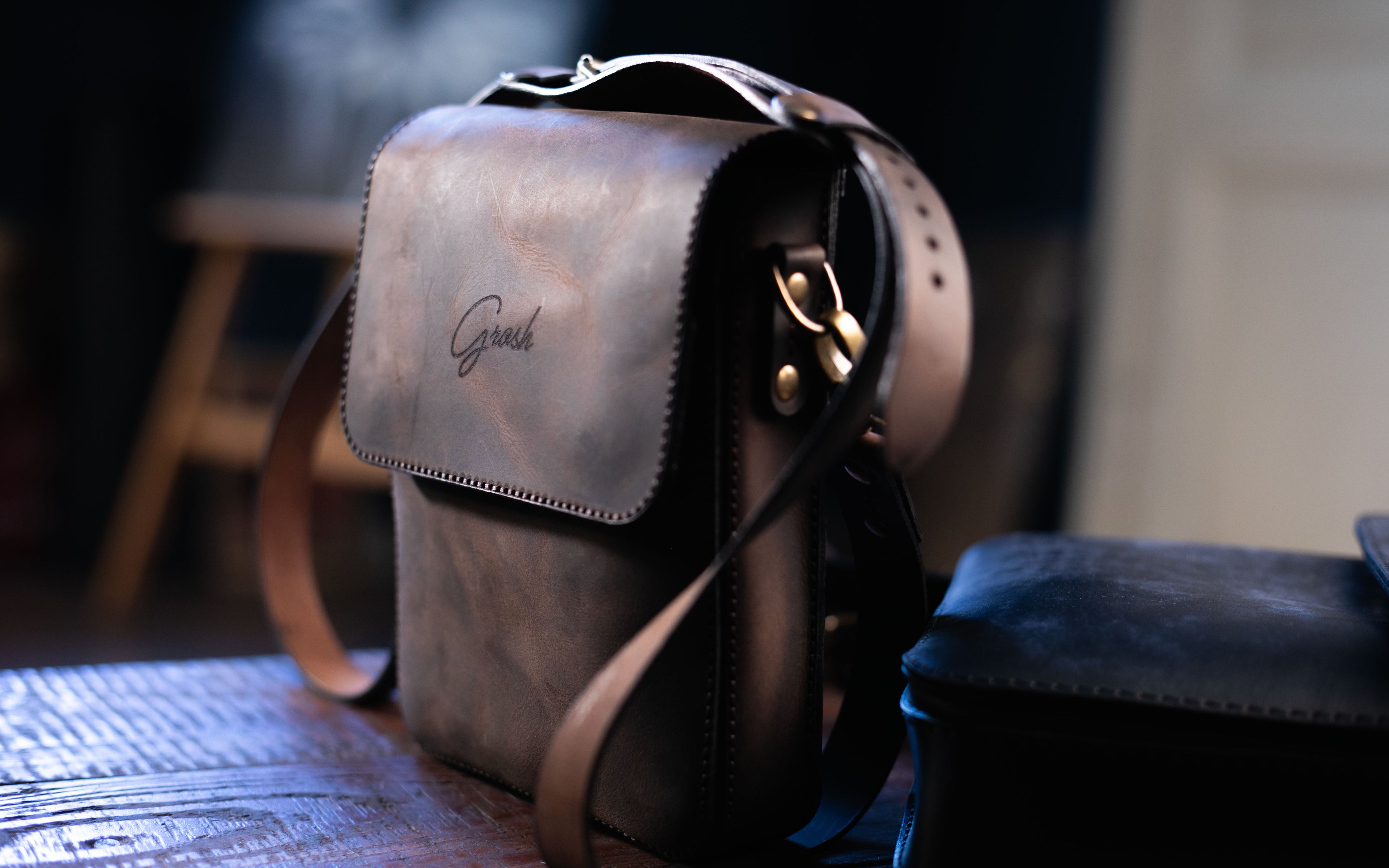F-130 | ტყავის ჩანთა/Crossbody (Size S)