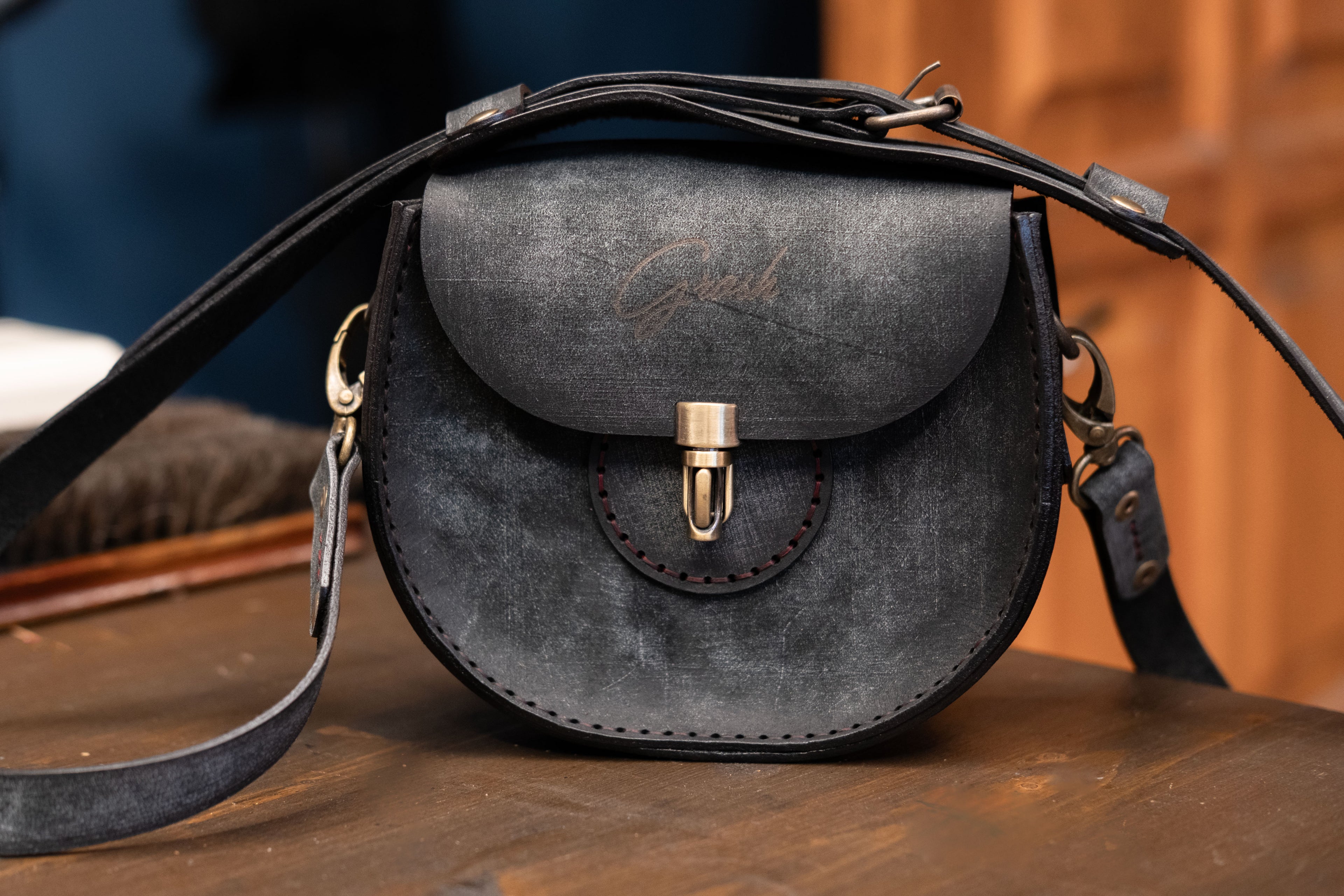 F-115 | ტყავის ჩანთა/Crossbody /ქალი