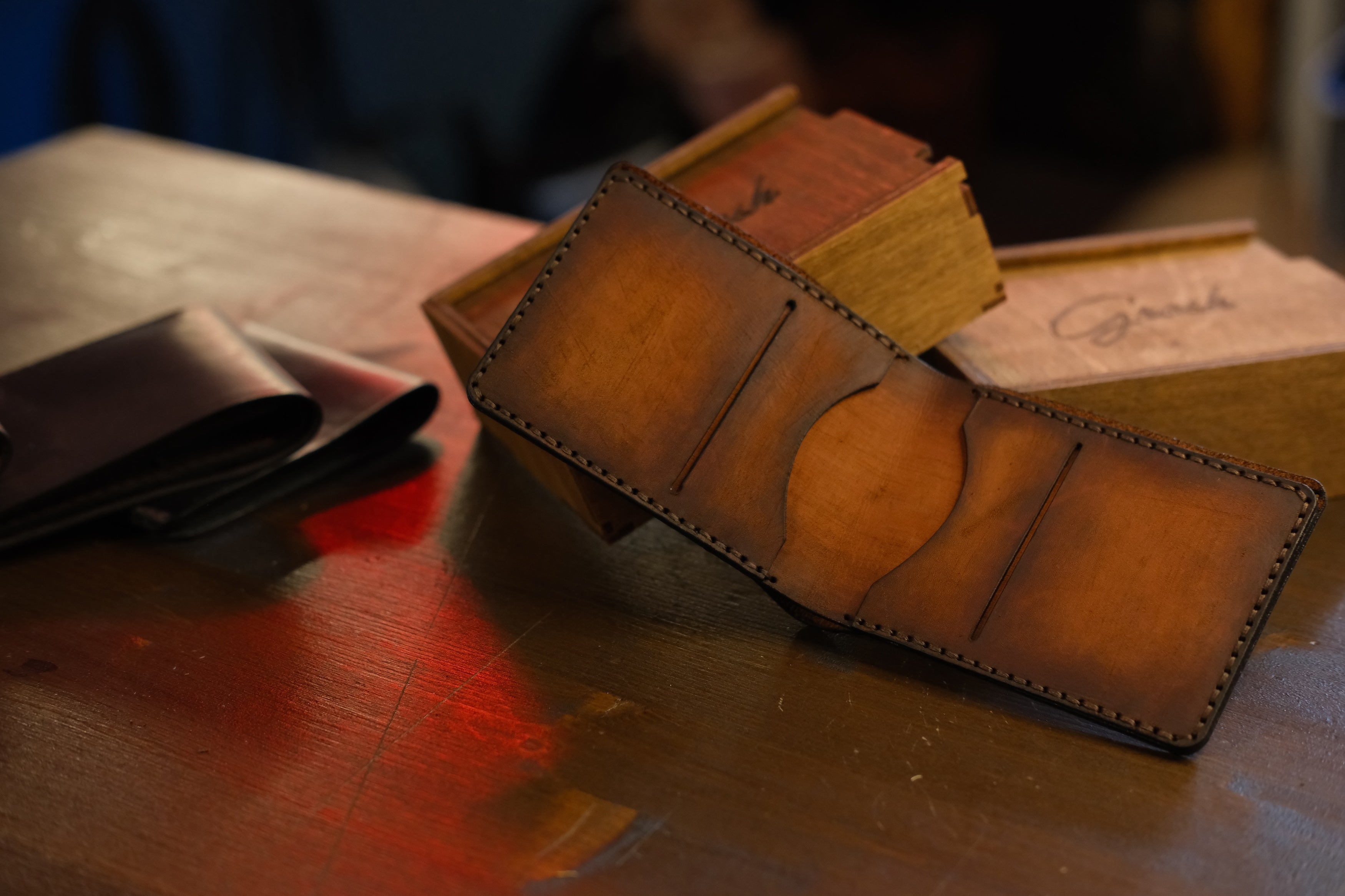 B-104 | თხელი Bi-fold საფულე/კაცი