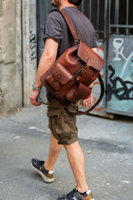 Load image into Gallery viewer, F-137 | ტყავის ზურგჩანთა, უნისექსი
