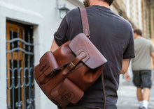 Load image into Gallery viewer, F-137 | ტყავის ზურგჩანთა, უნისექსი
