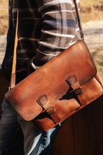 Load image into Gallery viewer, F-139 | ტყავის ჩანთა ლეპტოპისთვის /უნისექსი
