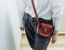 Load image into Gallery viewer, F-115 | ტყავის ჩანთა/Crossbody /ქალი
