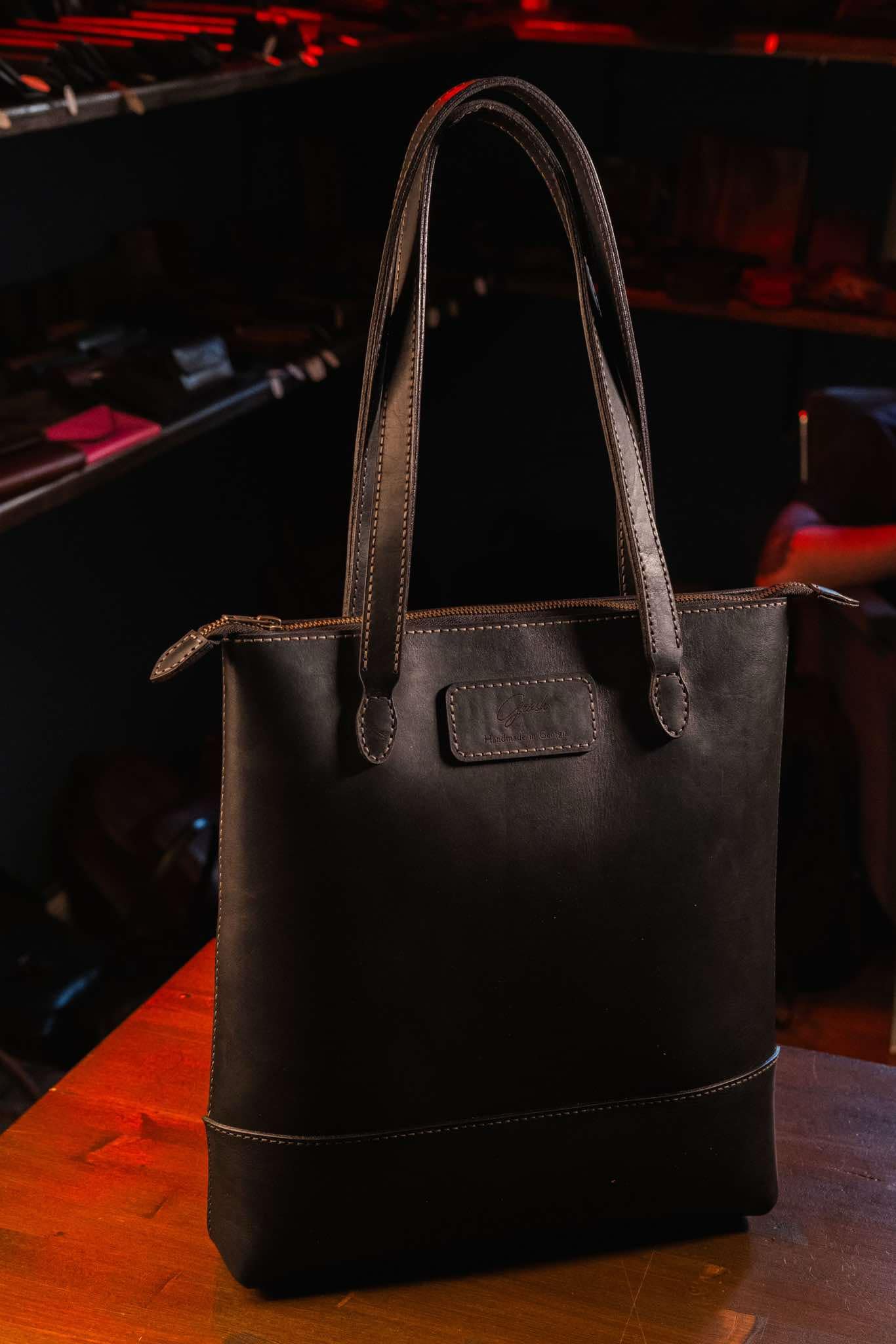 F-129 | ტყავის ჩანთა/Tote Bag