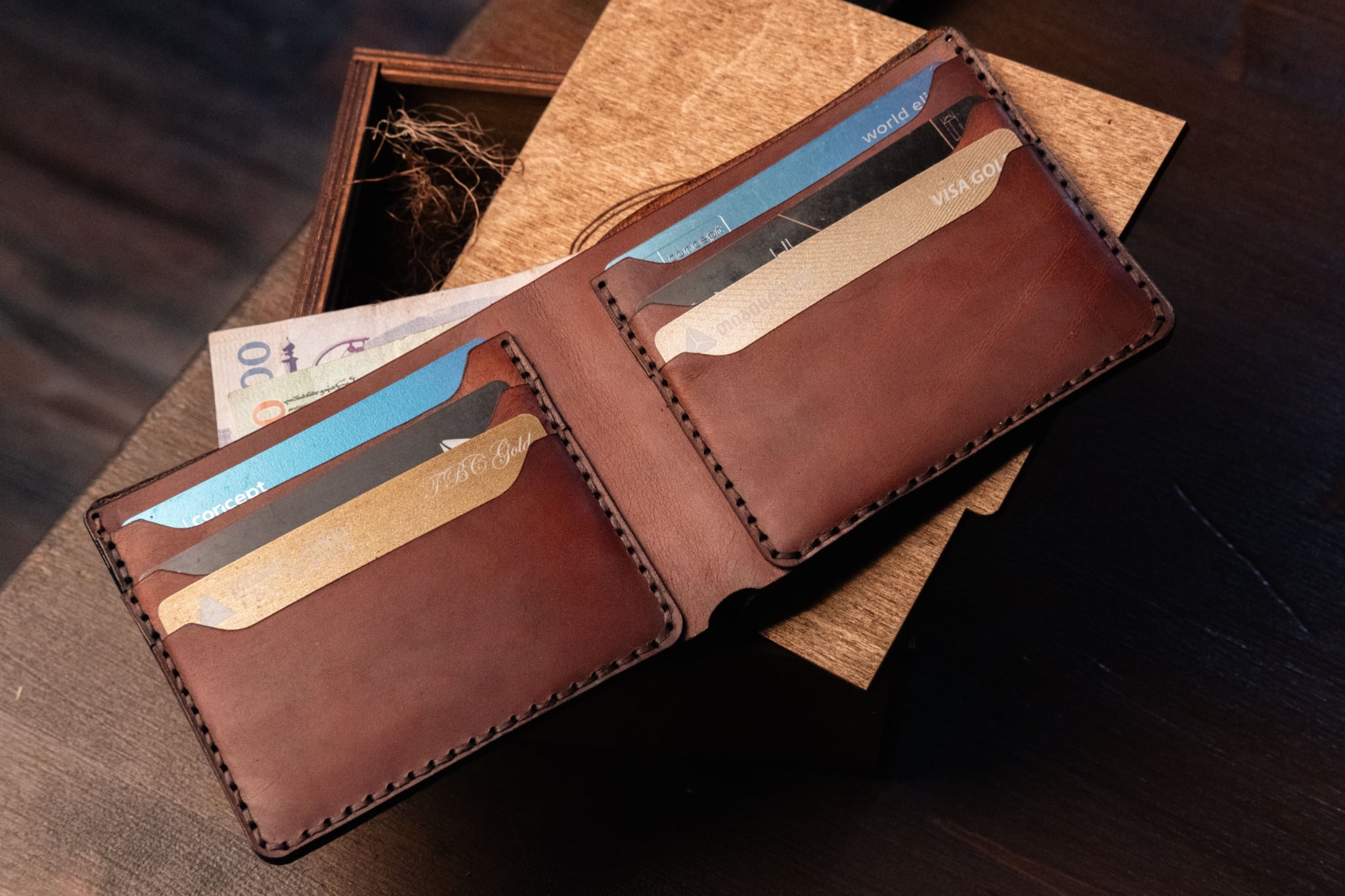 კლასიკური Bi-fold საფულე - (B-102)