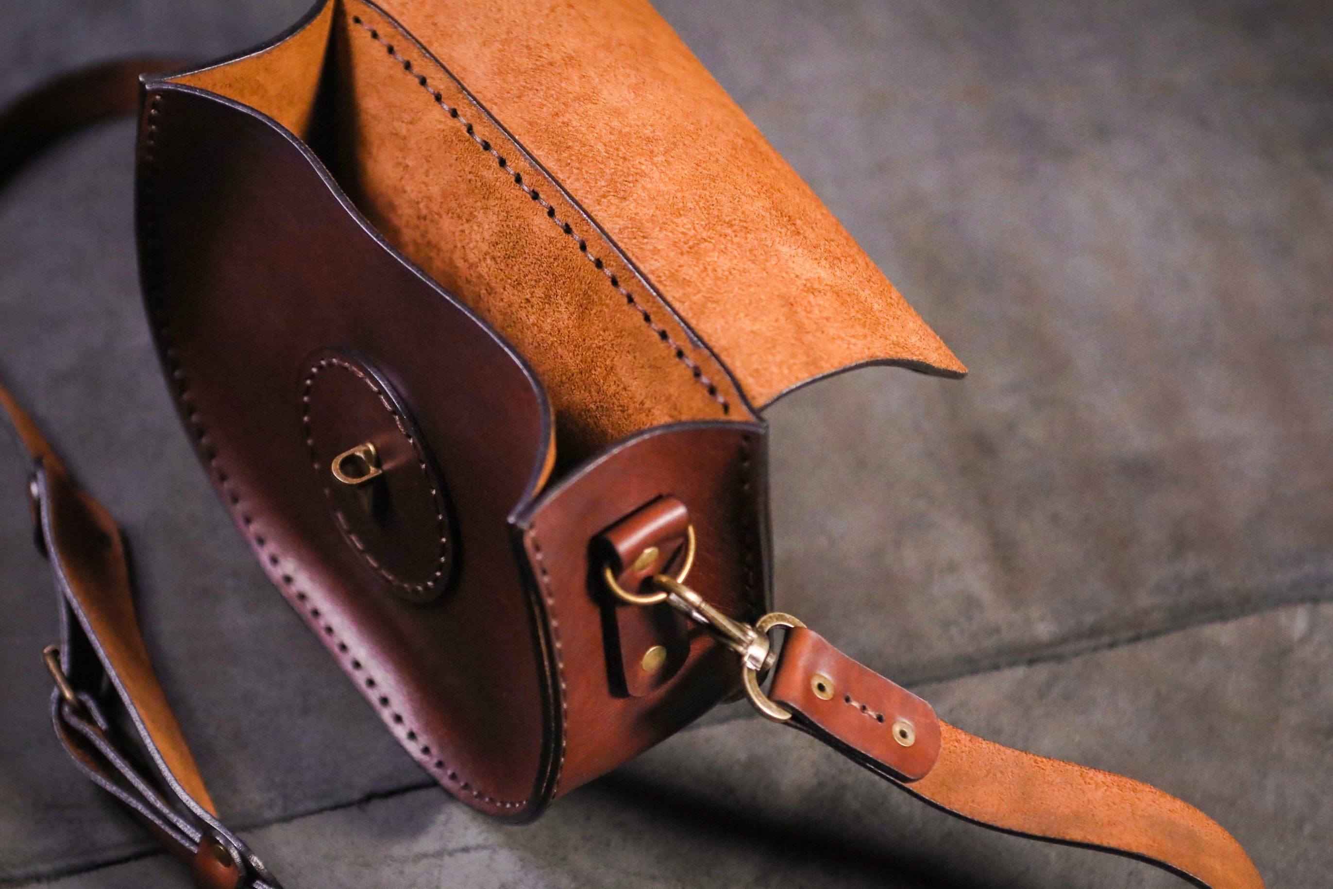 F-120 | ტყავის ჩანთა/Crossbody /ქალი