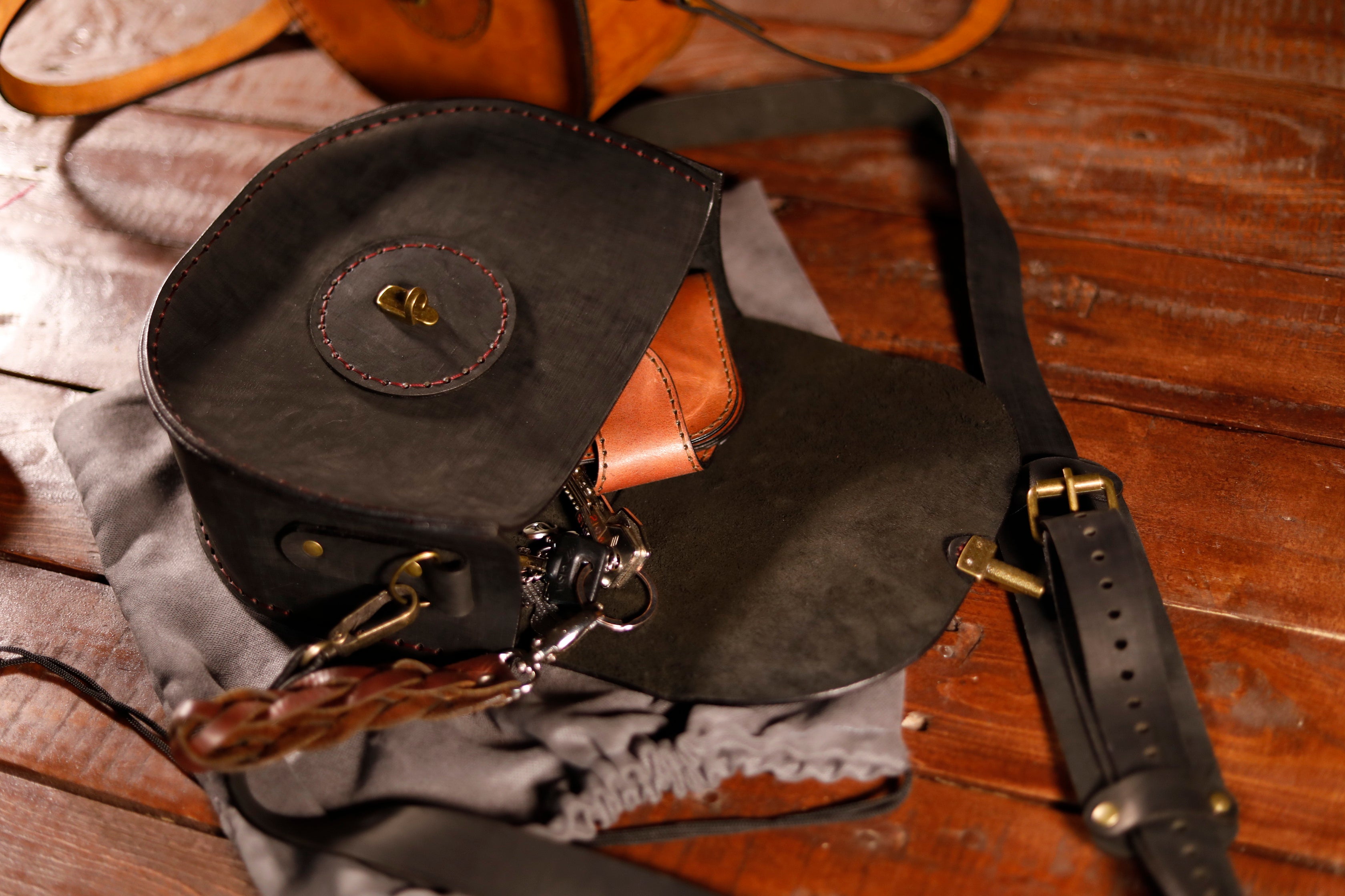 F-120 | ტყავის ჩანთა/Crossbody /ქალი
