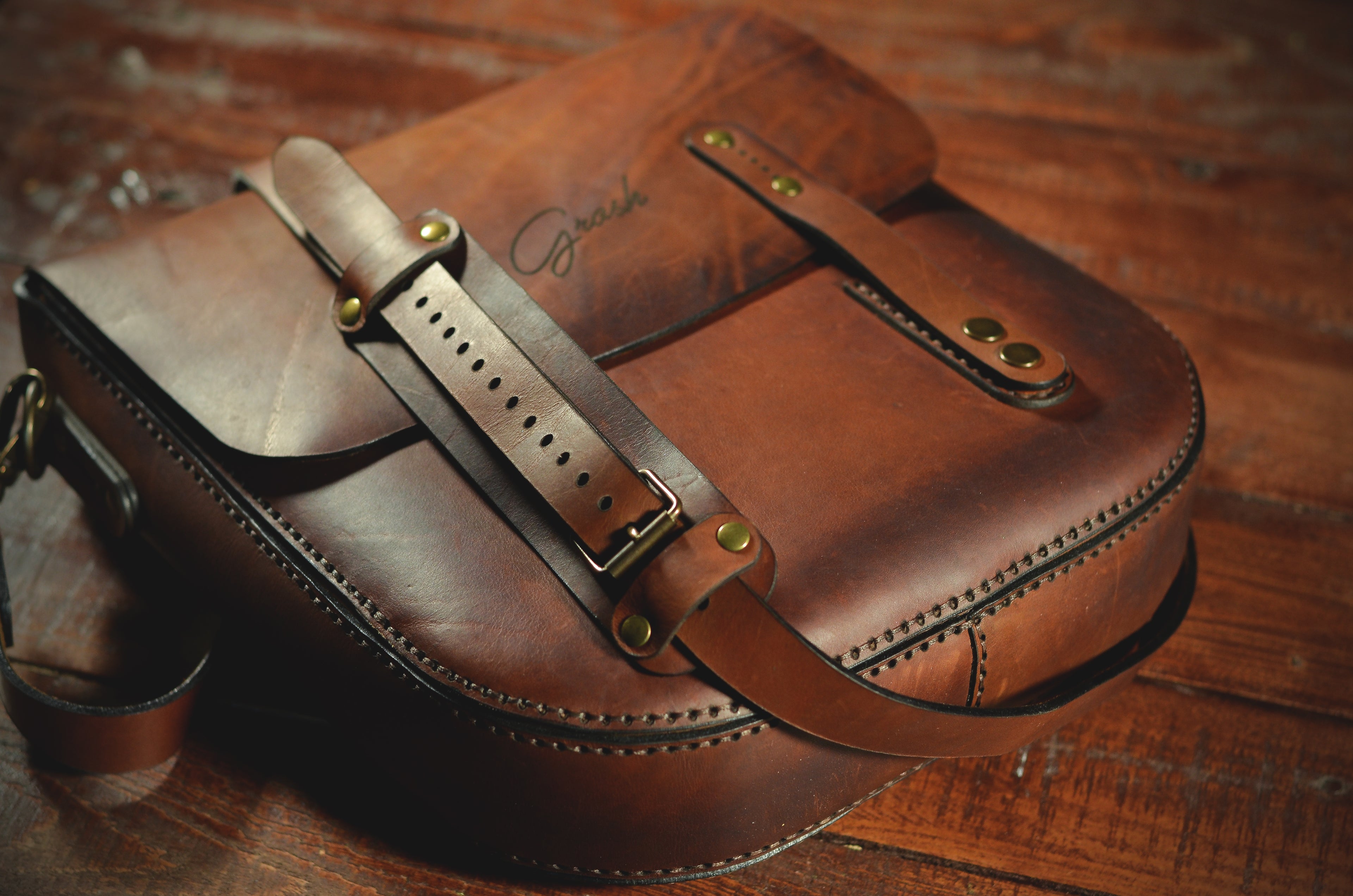 F-108 | ტყავის crossbody ჩანთა